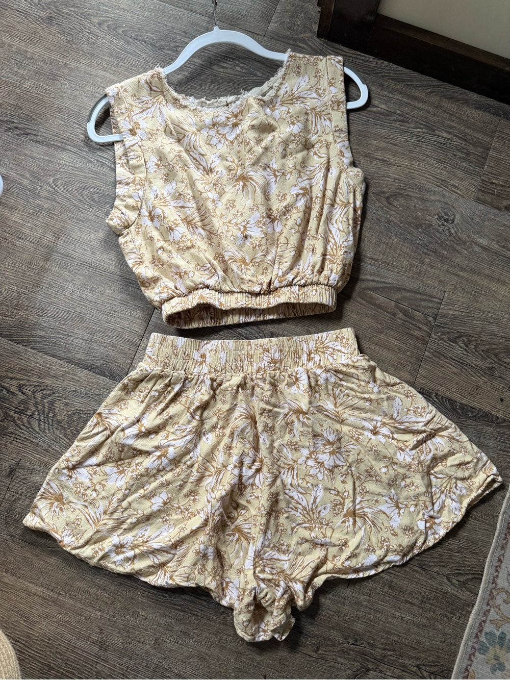 Floral Elastic-Waist Women’s Shorts in Light Yellow - Picture 1 of 2